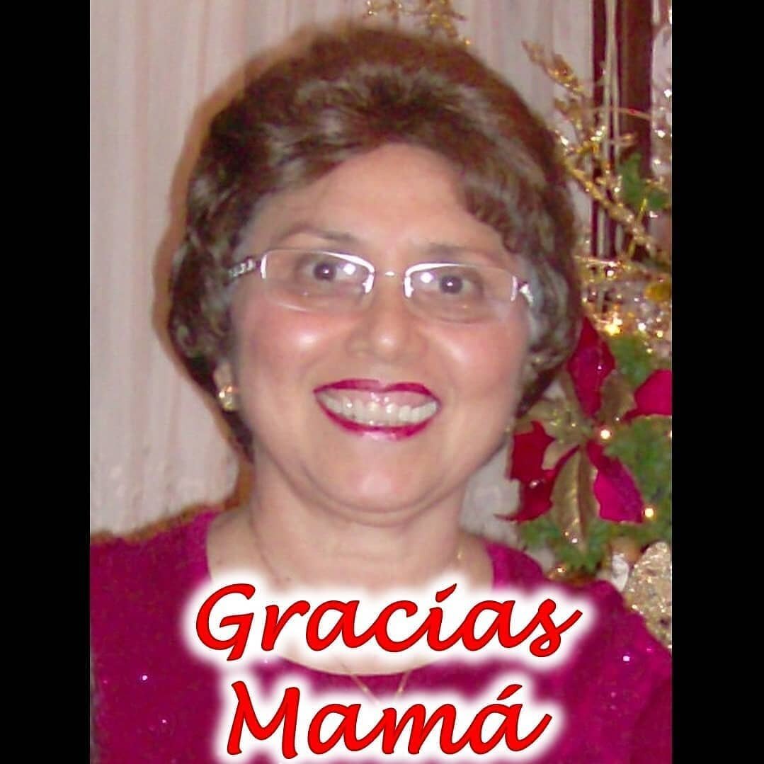  Mamá, gracias por ser mi mamá, por darme la vida, por elegir a papá, por mis abuelos, por permitirme ser parte de esta familia, por mis hermanos, por ser mi mejor maestra, por compartir tus valores y creencias conmigo, cuidarme, enseñarme, por quererme tal y como soy, por tu amor infinito, por creer en mí..️ Tu amor, está siempre presente en mí, en cada cosa que hago y persona que conozco, y sigue creciendo a través de tus hijos, hijas, nietos, nietas, bisnietos y bisnietas, y próximas generaciones. Orgulloso de ser tu hijo mamá.. Mi mamá, Gladys Margarita Orozco Quero, gracias, gracias, gracias, mamá, te amo. En este día tan especial, feliz día a todas las madres. Que dios las bendiga hoy y siempre.. Un abrazo de luz a todas las madres. Gracias, Gracias, Gracias por ser mamás, y compartir luz con el mundo, Námaste..#felizdiamama #gladysmargaritaorozcoquero