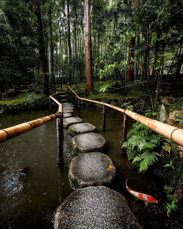 El templo Tenju-an es un pequeño templo dedicado al maestro Zen que sirvió al emperador…