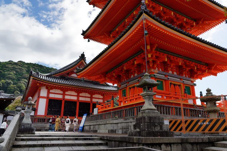 Kiyomizu-dera (清水寺), formalmente Otowa-san Kiyomizu-dera (音 羽山 清水寺), es un templo budista en el este…