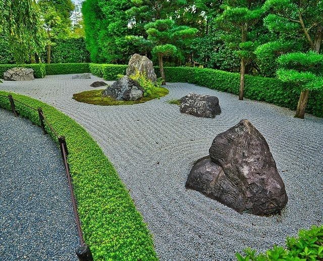 Hermoso jardin Zen en Taizō-in. Este jardin es parte del templo budista Zen Myōshin-ji Rinzai,…