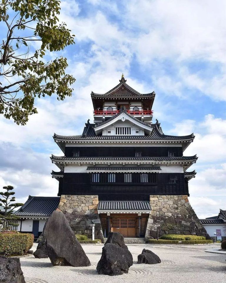 Castillo de Kiyosu en Japón. El castillo de Kiyosu en el distrito de Kasugai, prefectura…