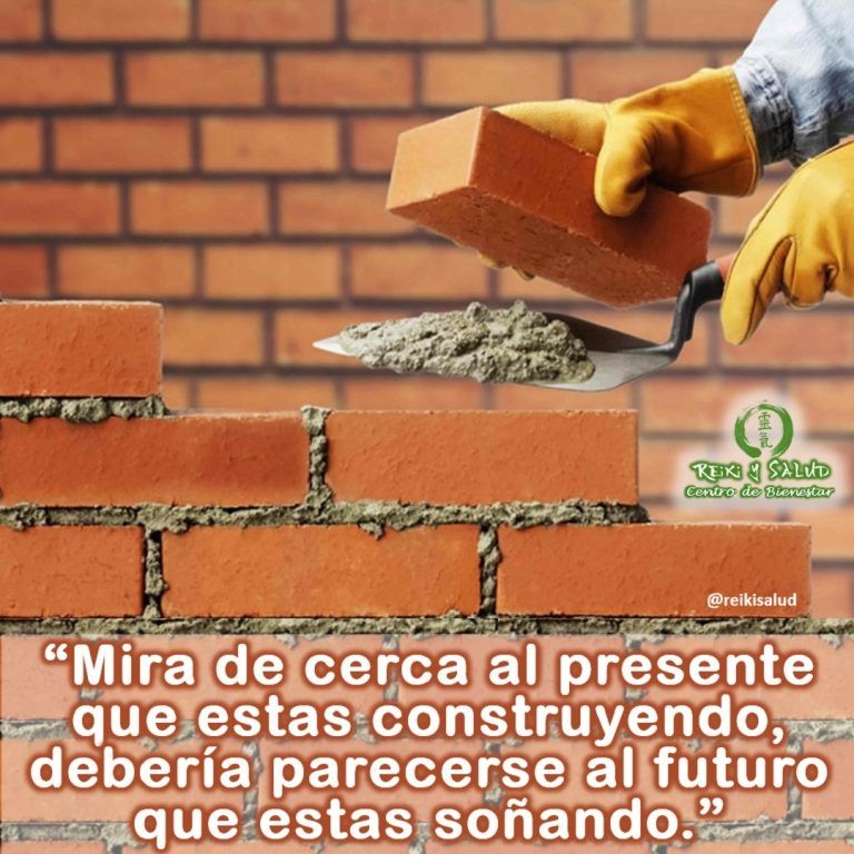 “Mira de cerca al presente que estas construyendo, debería parecerse al futuro que estas soñando.”,…