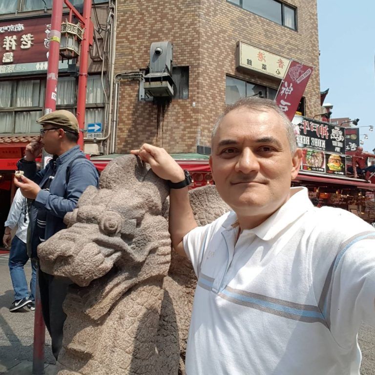 Kōbe (神戸市 ｃ-shi?, literalmente, Puerta de los dioses o espíritus es una ciudad y municipio…