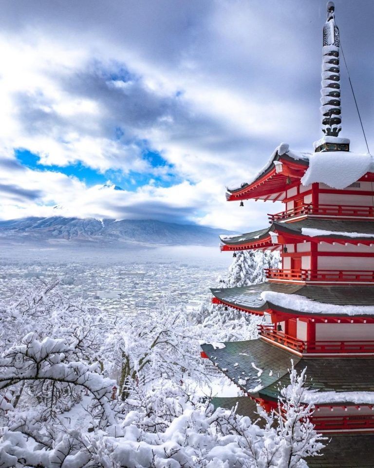 La Pagoda Chureito, también llamada Torre Chastain y oficialmente conocida como Monumento al Cenotafio Fujiyoshida,…