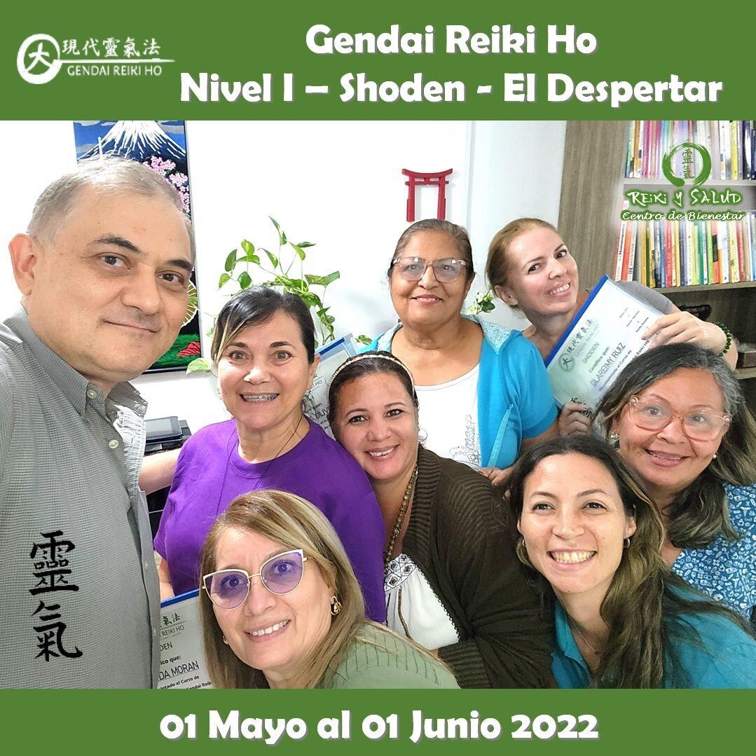 Agradecido y feliz, por el encuentro, experiencia, entrega, energía y sanación compartida en familia, durante el curso de Gendai Reiki Ho Nivel I (Shoden – El Despertar), dictado en el Casa Reiki y Salud, iniciado el 01 de Mayo que para Eglis Matheus, Laudelina Oliveros, Raiza Leal, Zoraida Morán y Glareimy Ruiz, termino el 01 de Junio, acompañado por las Maestras Jannina y Ana. Fue un nuevo y especial encuentro de almas, que decidimos iniciar este nuevo viaje de despertar, lleno de energía y alegría; confiando en la luz de Reiki. Comparto las fotos del encuentro de iniciación y consultoría/practica presencial realizado en Casa Reiki y Salud.️Gracias, gracias, gracias a todos ustedes por el compartir, entrega, alegría y experiencia. Cinco semanas de crecimiento y autodescubrimiento para todos. Un abrazo de luz y gassho.Reiki Ho es una terapia holística natural cuyo objetivo es el restablecimiento del equilibrio y la armonía en nuestro ser, promoviendo la sanación física, mental y emocional.Casa Reiki y Salud, comparte las técnicas de la Gendai Reiki Healing Association de Japón, con el respaldo internacional de la Gendai Reiki Network. Cursos dictados por Dino Pierini (@DinoPierini), Shihan de la escuela Gendai Reiki Ho desde el año 2008 y miembro de la Gendai Reiki Healing Association en Japón.️ Casa Reiki y Salud, una caricia para el alma, ampliando el circulo de luz, promoviendo una vida de salud y felicidad.Gracias, Gracias, Gracias, Námaste, @dinopierini#reiki #reikimaracaibo #reikivenezuela #sanación #salud #metamedicina #bioneuroemocion #bioemocional #reikiusui #gendaireiki #gendaireikiho #shoden #okuden #mikaousui #gendaii #cursosmaracaibo #casagendaireiki #dinopierini #armonía #bienestar #paz #amor