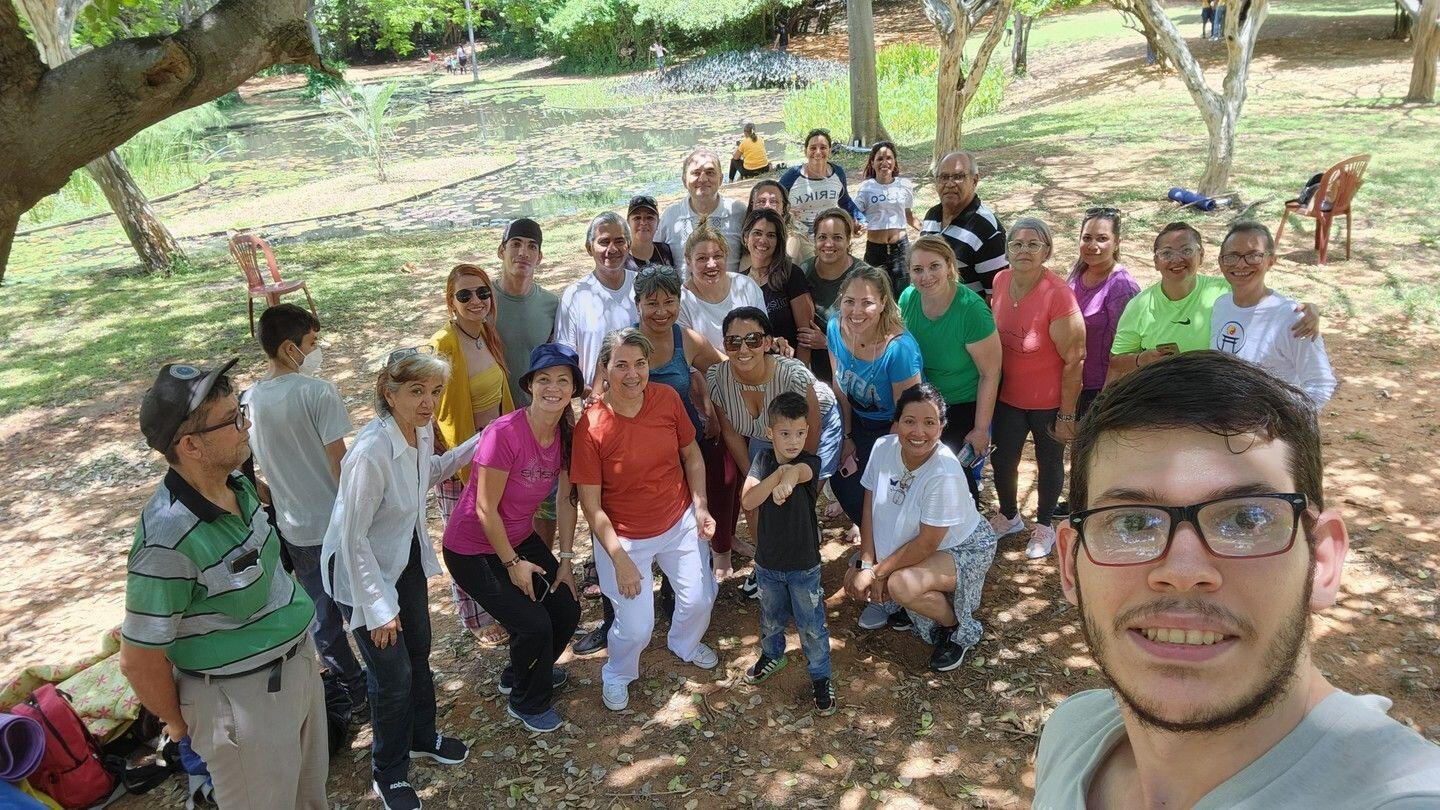 🌞Con mucha alegría comparto la foto de cierre del Koryu Kai, en la celebración del #diainternacionaldelreiki, los 157 Aniversario del natalicio de Sensei Mikao Usui, y los 100 años del Usui Reiki Ryoho, celebrado el Domingo 14 de Agosto en el Radín Botánico de Maracaibo.Gracias gracias gracias, a todos los que participaron en tan hermosa experiencia de sanacion.Felicitaciones a todos los practicantes del mundo,Gracias, gracias, gracias, a la luz de Reiki, Mikao Usui, y todas las escuela y linajes conectados energéticamente con él, por mantener su legado, ampliando siempre el circulo de luz.#diainternacionaldelreiki #mikaousui #usuimikao #reiki #gendaireiki #gendaireikiho #reikimaracaibo #reikizulia #reikivenezuelaReposted from @reikisalud