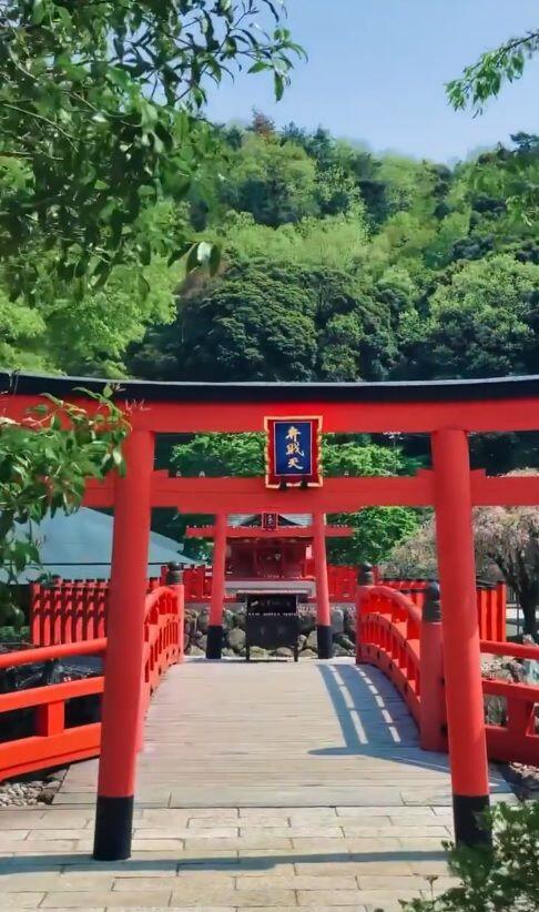 Katsuō-ji (勝尾寺 Katsuō-ji?) es un templo budista en la ciudad de Minō, al norte de…
