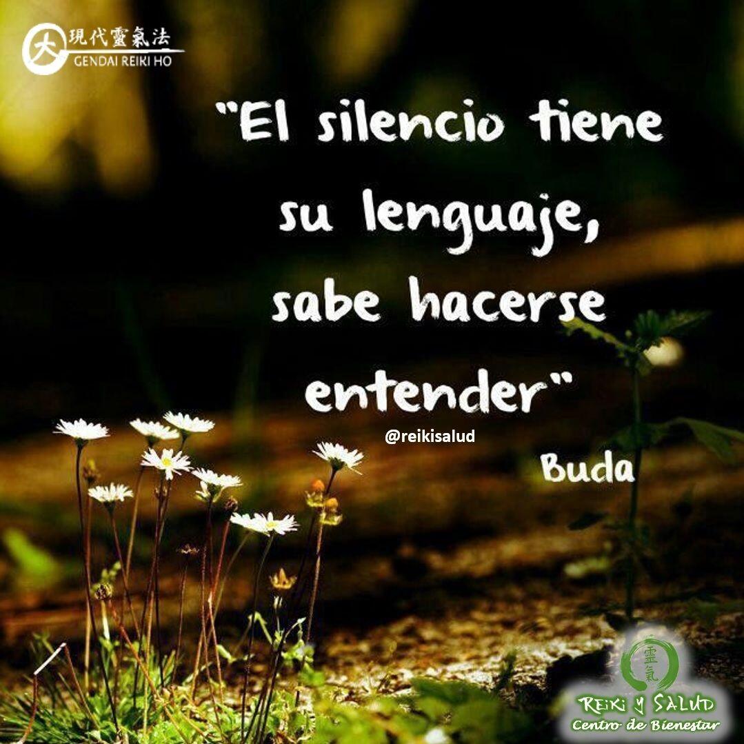 Hoy quiero compartir con ustedes algunas frases relacionadas con el silencio, para que reflexionemos, sobre nuestro propio silencio; y el espacio que le damos a él en nuestra vida.Buda.- “El Silencio tiene su lenguaje, sabe hacerse entender”.Ramana Maharshi.- El silencio habla siempre, es el flujo perenne del “lenguaje”. Es interrumpido por la palabra pues las palabras obstruyen este “lenguaje” mudo. Las conferencias pueden entretener a las personas por horas sin mejorarlas. Por otra parte el silencio es permanente y beneficia a toda la humanidad... El silencio es elocuencia incesante. Es el mejor lenguaje.Nisargadatta Maharaj.- En la naturaleza nada dura, todo vibra, aparece y desaparece. El estado natural de la mente no puede ser ningún pensamiento en particular, sólo el silencio.Krishnamurti.- La percepción alerta, la comprensión, es un estado de la mente de completo silencio, silencio en el cual no existe opinión, juicio ni evaluación alguna. Es realmente un escuchar desde el silencio. Y es sólo entonces que comprendemos algo en lo cual no está en absoluto envuelto el pensamiento. Esa atención, ese silencio, es un estado de meditación.En el Tao.- El parloteo constante de nuestra mente y de nuestra boca agotan el Chi y nos debilitan considerablemente. La mente evita el silencio porque el silencio no tiene limites no tiene forma y no se puede definir. Aprende a ser como el Universo escuchando y reflejando la energía sin emociones densas y sin prejuicios.😀Disfruta esos espacios de silencio, donde puedes encontrarte sin ruido con tu esencia..Gracias, gracias, gracias, que la luz de Reiki, nos acompañe siempre, Namaste, @DinoPieriniSi te gusta la publicación Compártela, Etiqueta a Otros, Gracias, gracias gracias#amor #felicidad #abundancia #gratitud #consciencia #bienestar #inspiracion #despertar #reikimaracaibo #reikizulia #reikivenezuela #saludybienestar #reikisalud #coherenciacardiaca #coherenciacorazon