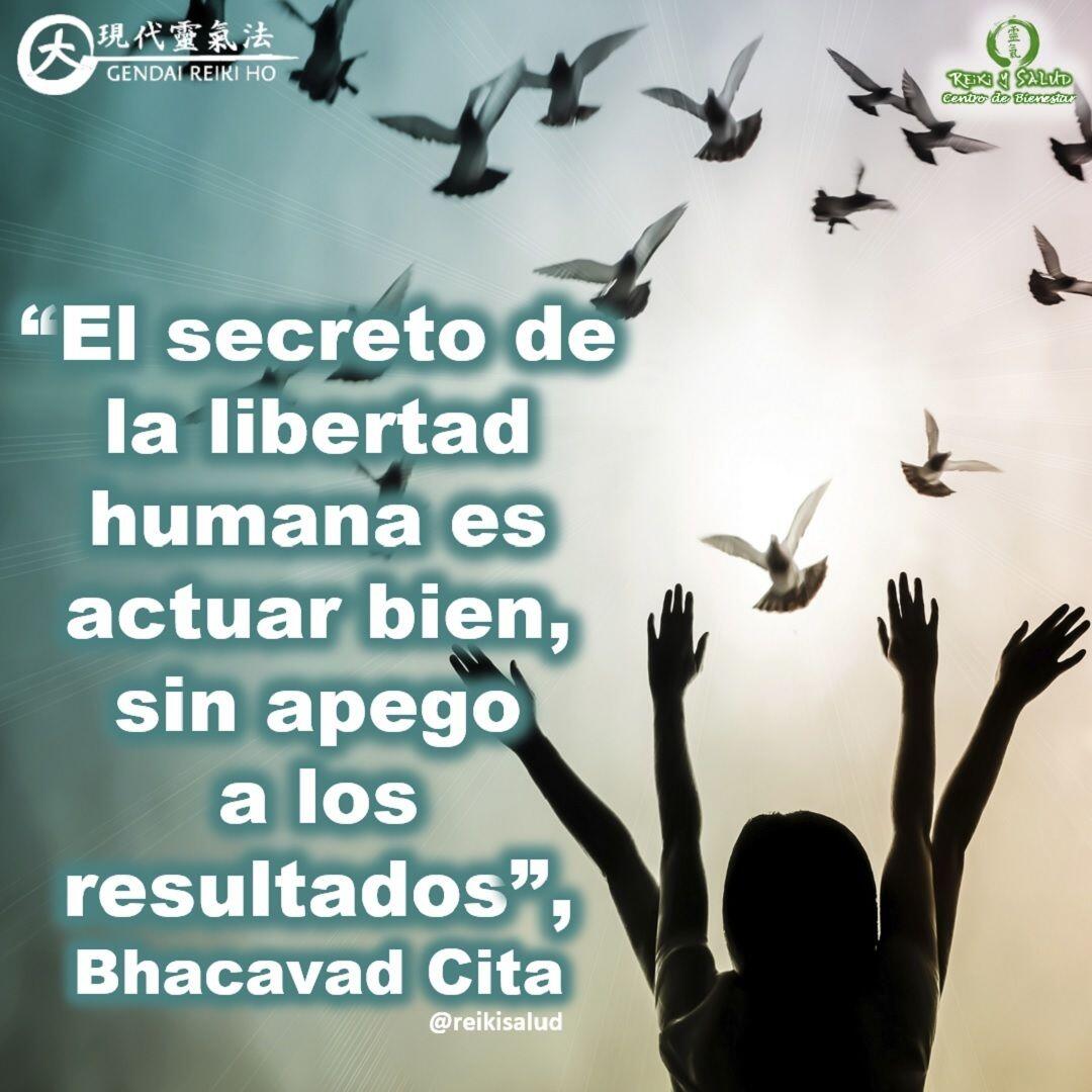“El secreto de la libertad humana es actuar bien, sin apego a los resultados”, - Bhacavad Cita -Esta reflexión esta alineada al cuarto principio de Reiki que dice, haz siempre lo que tengas que hacer, desempeñando tu misión y actividades, desde la paz. Luego de hacer lo que tengas que hacer, confía en Dios, la conciencia superior, tu divinidad, la confianza que lo que pase, será siempre lo mejor que te puede pasar, SIEMPRE.Son los apegos, lo que nos conectan al sufrimiento y nos alejan de una vida pacífica y plena. Debemos tener cuidado de no apegarnos al algo, alguien o situaciones; que nos conecten con la percepción de perdida, sufrimiento, insatisfacción o muerte; porque esos apegos degradan en conflictos que pudieran ser resueltos por el cuerpo a través de la enfermedad.Con toda la certeza que, si lo CREES, lo CREAS, compartimos desde Casa Gendai Reiki Ho, un abrazo de luz, con la confianza de que Dios está con nosotros y somos uno con la conciencia universal.Casa Gendai Reiki Ho, una caricia para el alma, ampliando el circulo de luz, promoviendo una vida de salud y felicidad.Gracias, gracias, gracias, Námaste, @dinopieriniSi te gusta la publicación Compártela, Etiqueta a Otros, Gracias, gracias gracias🌍Página WEB: www.gReiki.com#espiritualidad #amor #felicidad #abundancia #meditacion #vida #paz #love #luz #gratitud #crecimientopersonal #consciencia #bienestar #inspiracion #despertar #despertarespiritual #cursosreiki #tallerreiki #talleresenmaracaibo #cursosenmaracaibo.