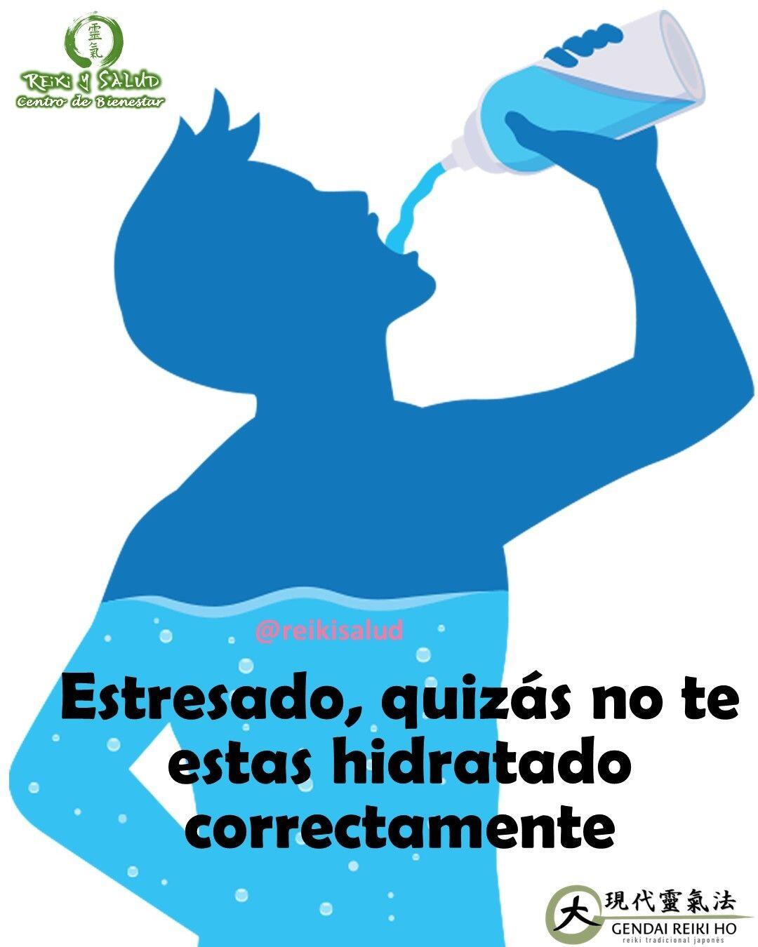 Tomar suficiente agua mejora tu salud física en todos los aspectos.Un suministro constante de agua mantiene tu circulación fluyendo fácilmente, ayuda con la digestión y la pérdida de peso, facilita el movimiento de las articulaciones y ayuda a tu cuerpo a absorber los nutrientes en tus alimentos, solo por mencionar algunos beneficios.La investigación también demuestra que el agua es importante para mantener tu salud mental. La deshidratación puede aumentar tu riesgo de ansiedad y depresión entre otros estados mentales no saludables.¿Cuál es la relación entre la deshidratación y la ansiedad?Hay una relación directa entre la deshidratación y un riesgo mayor de ansiedad, el funcionamiento saludable del cerebro y gestión de nuestras emociones, as;i como influencia en el estado de ánimo, la salud mental y las habilidades de pensamiento.¿Sabes que la tensión aumenta con la deshidratación?Varios estudios cientificos, han determinado que el bajo consumo de agua se relacionaba con mayor tensión, depresión y confusión.¿Cuáles son las señales de que podrías estar deshidratado?El aumento de ansiedad es una de las muchas indicaciones de que no estás tomando suficiente agua. A continuación, encontrarás algunas formas para saber si estás deshidratado:️Sed. Con la edad, nuestros sensores para sentirla se atrofian, CUIDADO️Boca seca️Sequedad o enrojecimiento en la piel️Orina color amarillo oscuro️Estreñimiento️Presión arterial más alta️Frecuencia cardíaca rápida️Somnolencia o fatiga️Dolor de cabeza o náusea¿Cómo sabes cuánta agua tomar?Se ha sugerido que las mujeres tomen aproximadamente 9 vasos de agua al día y los hombres aproximadamente 12.5 vasos dependiendo de tu edad, nivel de actividad y agua que ingieres a través de los alimentos como frutas y verduras.¿Qué puedes hacer para mejorar tu consumo de agua todos los días?Mantén el agua a la mano Controla tu consumoUsa recordatoriosMantenerte hidratado puede ser una forma simple de reducir la ansiedad en tu vida.️ Feliz viaje de auto descubrimiento y despertar.Gracias, gracias, gracias, Namaste, @dinopierini#reikimaracaibo #reikizulia #reikivenezuela #reikisalud