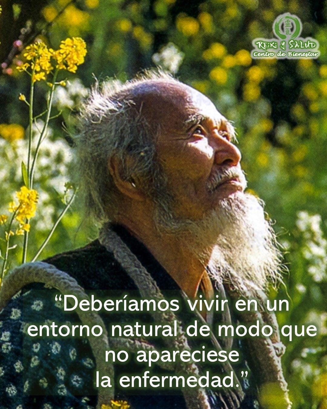 “Deberíamos vivir en un entorno natural de modo que no apareciese la enfermedad.” MASANOBU FUKUOKAEn vez de enfermar y seguir luego una dieta natural para curarse, la gente debería vivir en un entorno natural de modo que no apareciese la enfermedad. SI esto no es posible al 100%, debemos procurar vivir en comunión con la naturaleza, conectandome con ella, con nuestro entorno y sabiduría.Los principios de trabajo de su método desarrollan la filosofía del no-hacer (Wu-Wei), o intervenir sólo hasta donde sea necesario, y lo mínimo posible, en los procesos naturales, para conseguir que la fuerza propia de la Naturaleza potencie los resultados en condiciones óptimas de salud y vitalidad. Por eso busca diseñar primero condiciones óptimas para el trabajo sin ayudantes suplementarios (máquinas, químicos), y con la mínima intervención sobre el desarrollo natural de los cultivos (respeto por las estaciones, no podar).Sigue un principio de respeto profundo por las formas de la Naturaleza y la confianza de que esta puede proveer de lo necesario si sabemos encontrar el modo de comprender sus ritmos.️ Feliz viaje de auto descubrimiento y despertarCon toda la certeza que, si lo CREES, lo CREAS, compartimos desde Casa Reiki y Salud, un abrazo de luz, con la confianza de que Dios está con nosotros y somos uno con la conciencia universal, y recuerda: ¡a sonreír, agradecer y abrazar tu vida!Gracias, gracias, gracias, Namaste, @dinopierini🌐 WEB: www.gReiki.com#despertar #reikimaracaibo #reikizulia #reikivenezuela #reikisalud